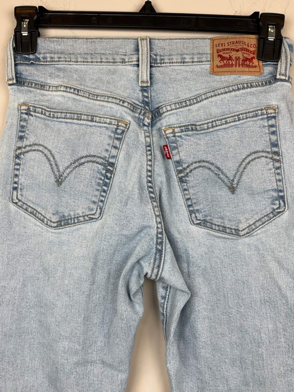 LEVI'S Premium Wedgie Straight Jeans Light Wash Size 28 - Picture 8 of 9